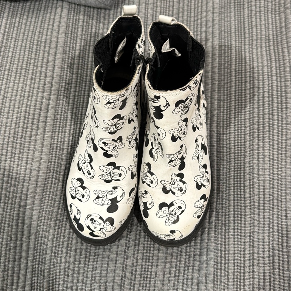 Minnie Mouse girls boots size 12